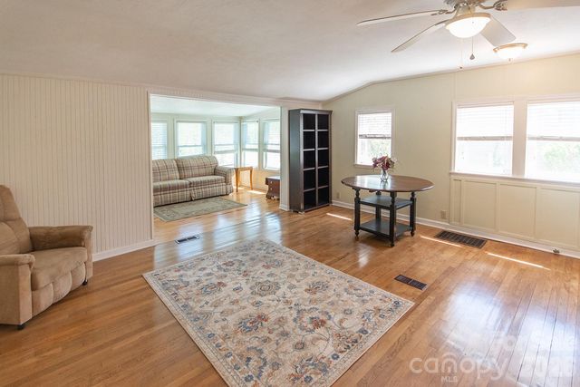 59 S Front Street, Franklin, NC 28734