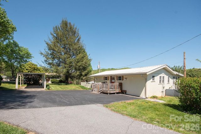 59 S Front Street, Franklin, NC 28734