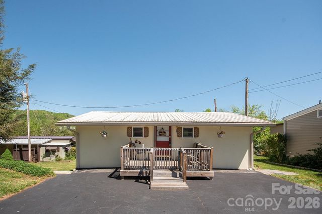 59 S Front Street, Franklin, NC 28734