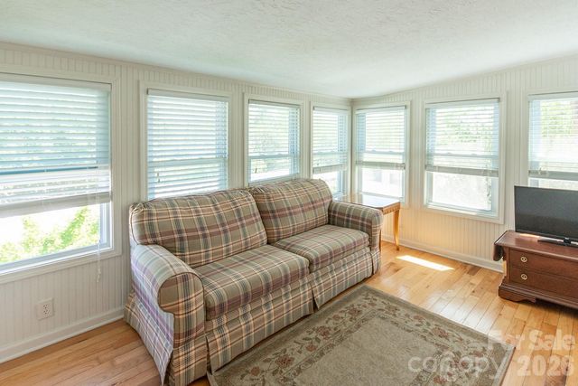 59 S Front Street, Franklin, NC 28734