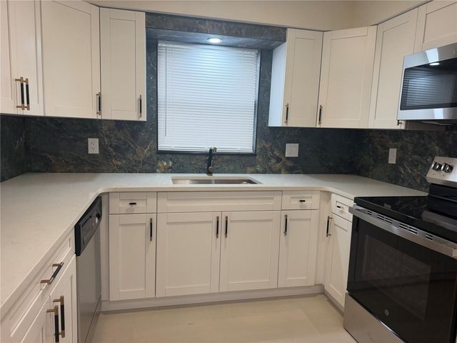 7210 N MANHATTAN AVENUE 1724, Tampa, FL 33614
