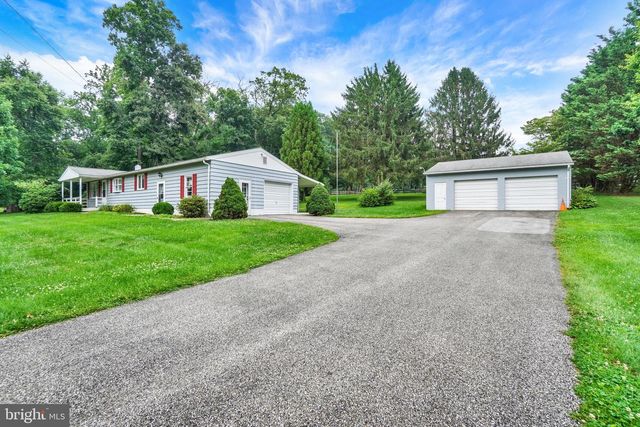 13079 CENTER RD, Stewartstown, PA 17363