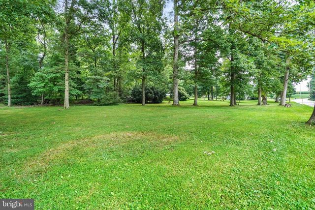 13079 CENTER RD, Stewartstown, PA 17363