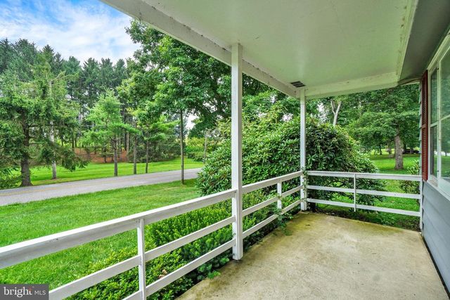 13079 CENTER RD, Stewartstown, PA 17363