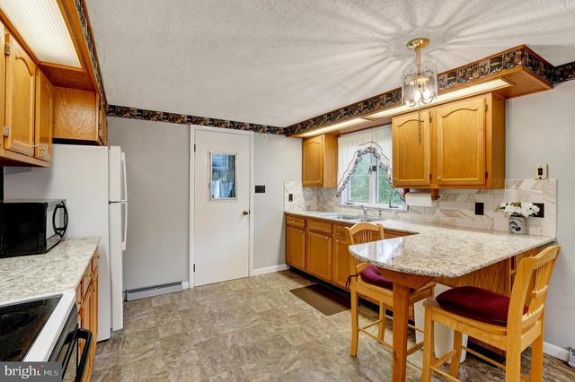 13079 CENTER RD, Stewartstown, PA 17363
