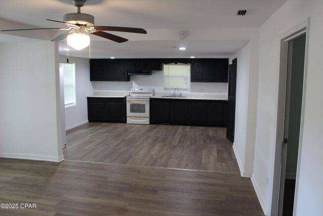 668 Wrights Creek Road, Caryville, FL 32427