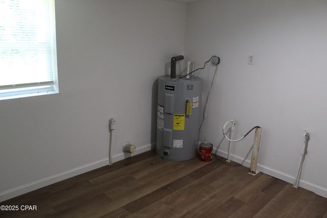 668 Wrights Creek Road, Caryville, FL 32427