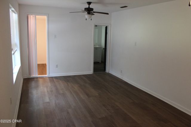 668 Wrights Creek Road, Caryville, FL 32427