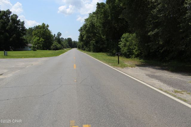 668 Wrights Creek Road, Caryville, FL 32427