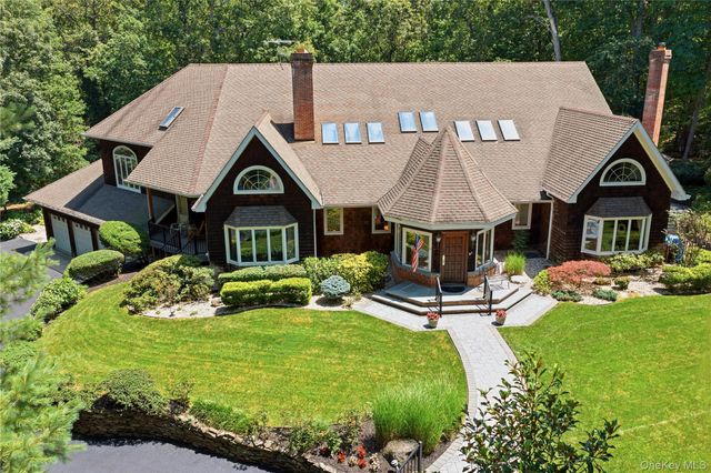 55 Meadow Glen Road, Northport, NY 11768