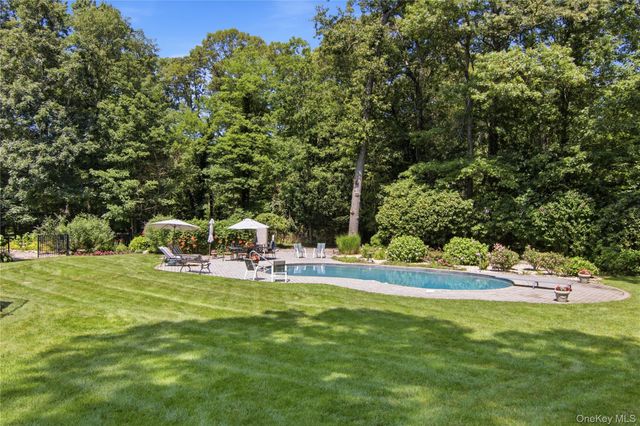 55 Meadow Glen Road, Northport, NY 11768