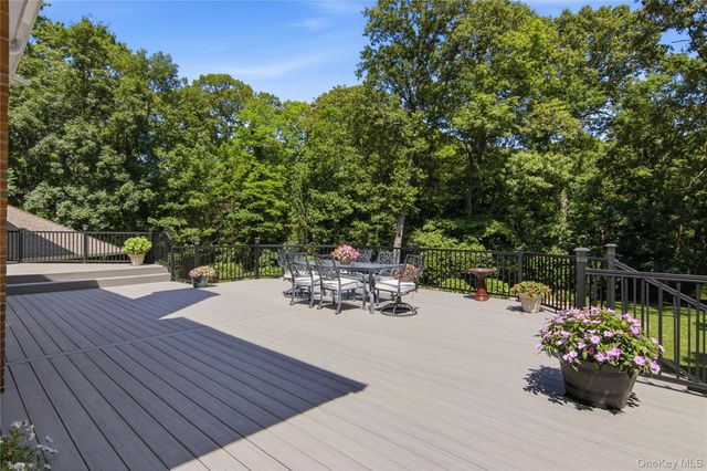 55 Meadow Glen Road, Northport, NY 11768