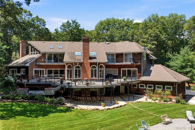 55 Meadow Glen Road, Northport, NY 11768
