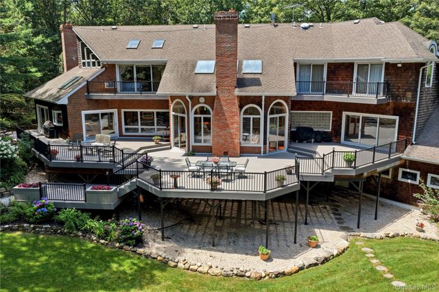55 Meadow Glen Road, Northport, NY 11768