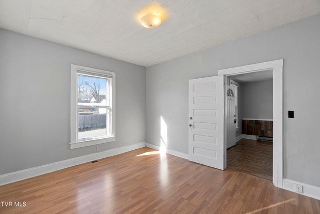 1008 North Boone Street, Johnson City, TN 37604