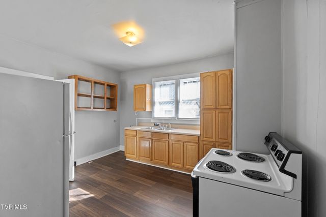 1008 North Boone Street, Johnson City, TN 37604