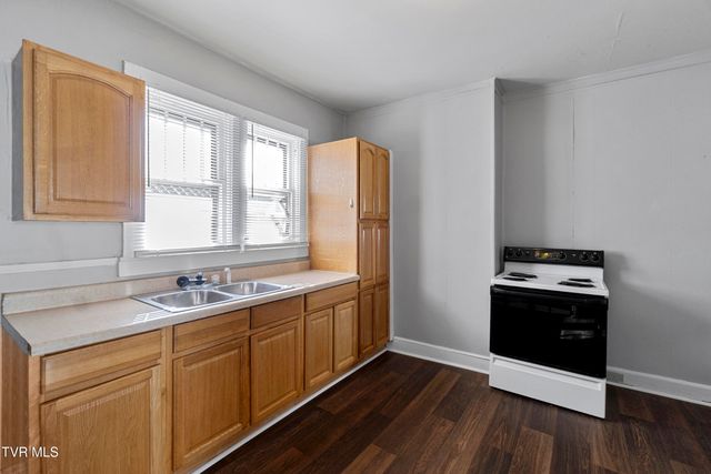 1008 North Boone Street, Johnson City, TN 37604