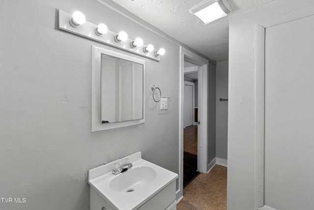 1008 North Boone Street, Johnson City, TN 37604