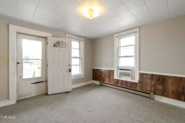 1008 North Boone Street, Johnson City, TN 37604