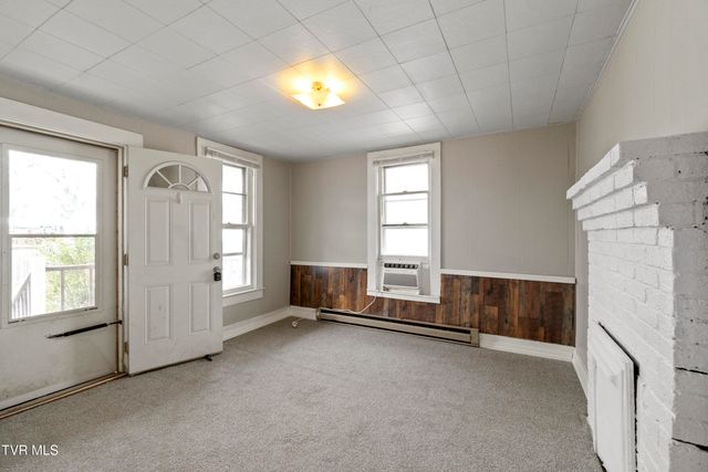 1008 North Boone Street, Johnson City, TN 37604