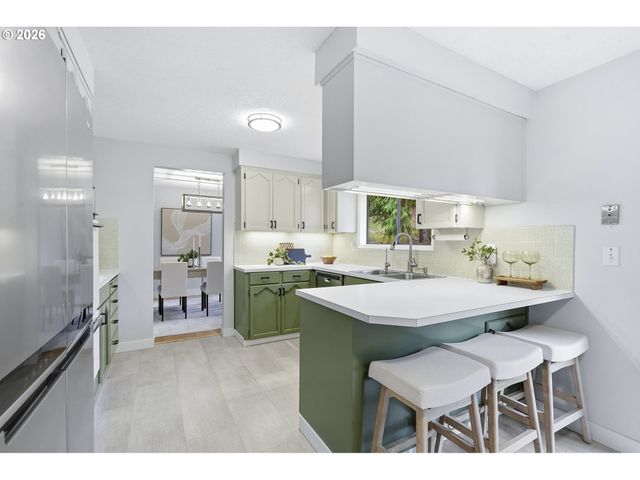 17931 S EDGEWOOD Ln, Oregon City, OR 97045