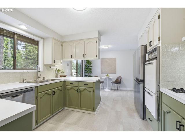 17931 S EDGEWOOD Ln, Oregon City, OR 97045