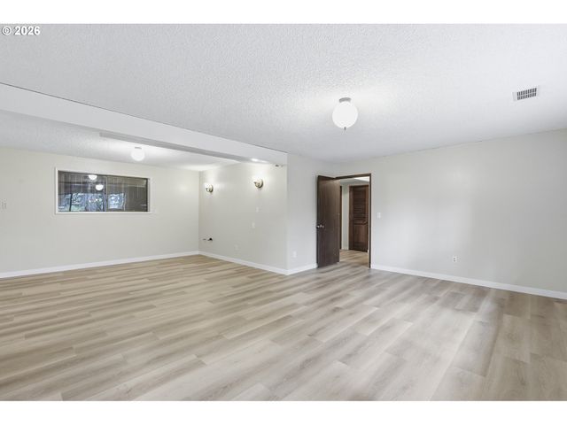 17931 S EDGEWOOD Ln, Oregon City, OR 97045