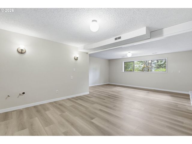 17931 S EDGEWOOD Ln, Oregon City, OR 97045