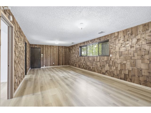 17931 S EDGEWOOD Ln, Oregon City, OR 97045