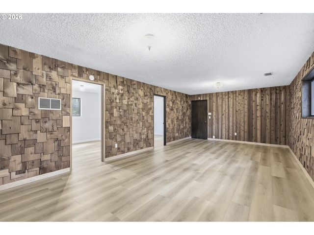 17931 S EDGEWOOD Ln, Oregon City, OR 97045