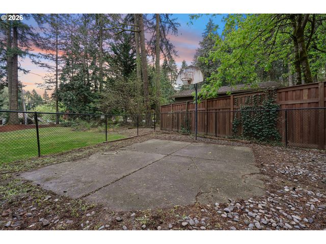 17931 S EDGEWOOD Ln, Oregon City, OR 97045