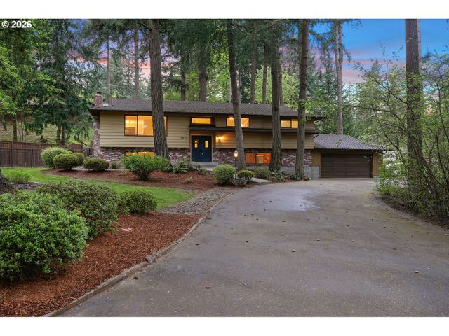 17931 S EDGEWOOD Ln, Oregon City, OR 97045