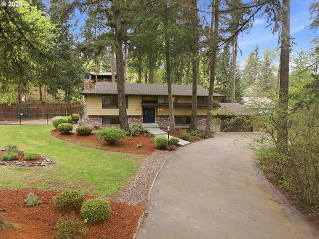 17931 S EDGEWOOD Ln, Oregon City, OR 97045