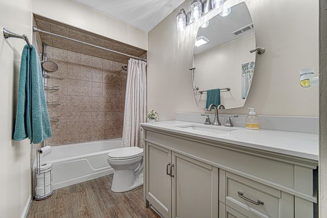 545 N Oakwood Street 7, Griffith, IN 46319