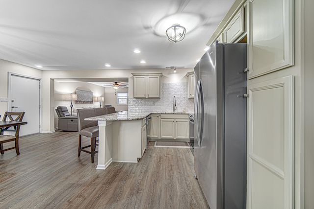 545 N Oakwood Street 7, Griffith, IN 46319