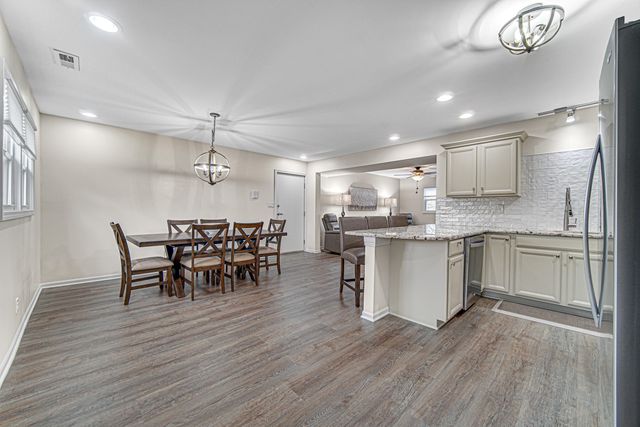 545 N Oakwood Street 7, Griffith, IN 46319