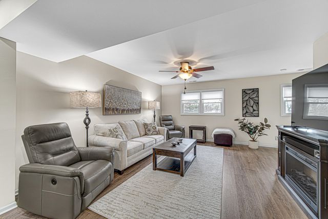 545 N Oakwood Street 7, Griffith, IN 46319