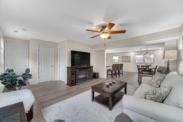 545 N Oakwood Street 7, Griffith, IN 46319