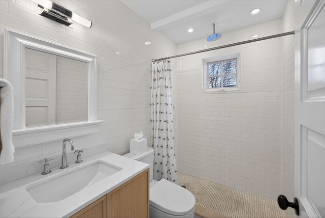 19 W Vine Street, Provincetown, MA 02657