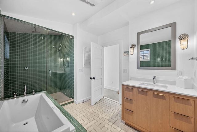 19 W Vine Street, Provincetown, MA 02657