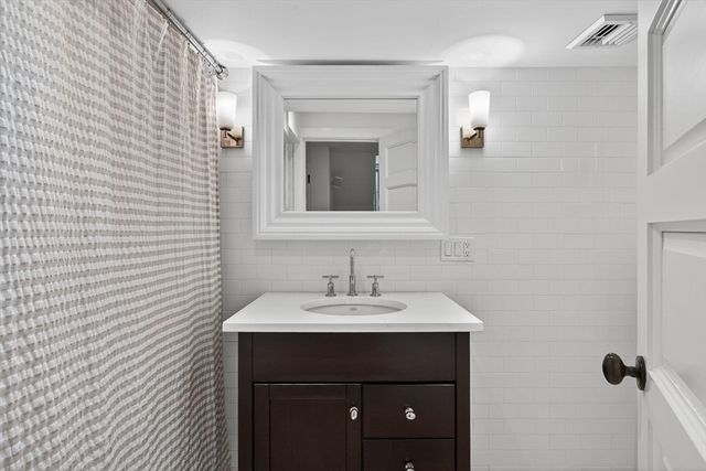 19 W Vine Street, Provincetown, MA 02657