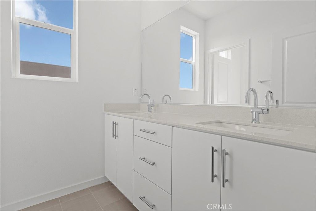 Image 12 of property listing at 3679 W S. Eichler Paseo 12, Ontario, CA 91761