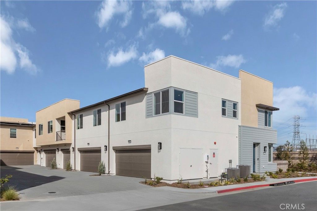 Image 2 of property listing at 3679 W S. Eichler Paseo 12, Ontario, CA 91761