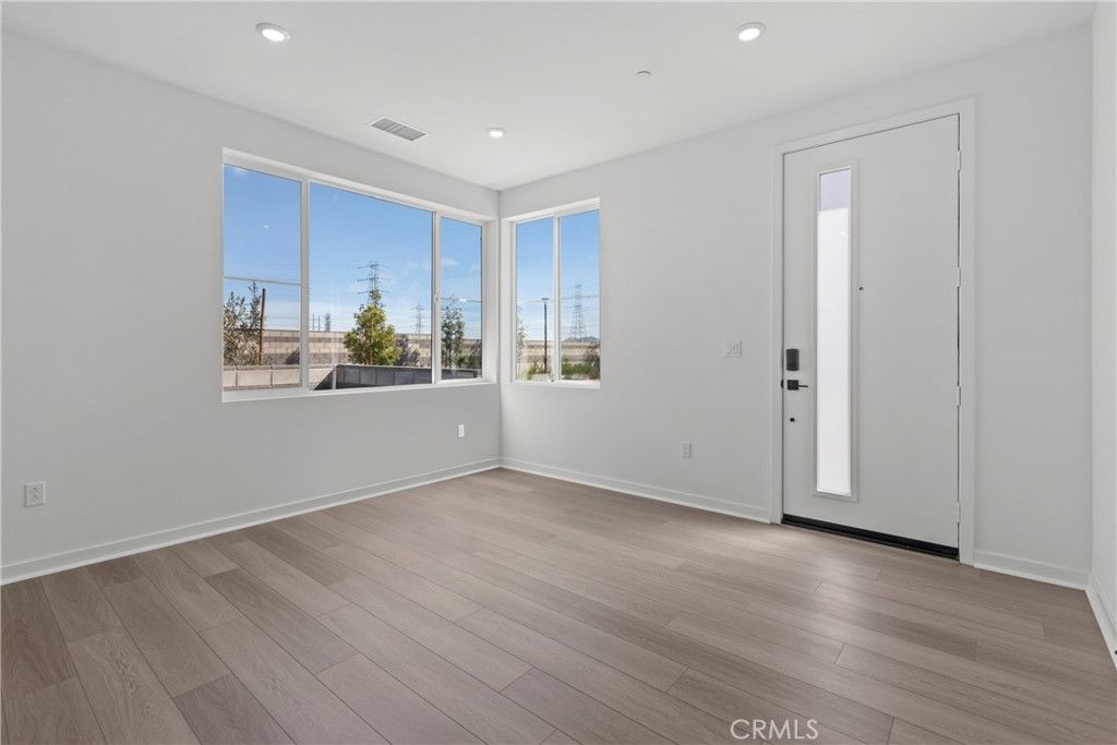 Image 7 of property listing at 3679 W S. Eichler Paseo 12, Ontario, CA 91761