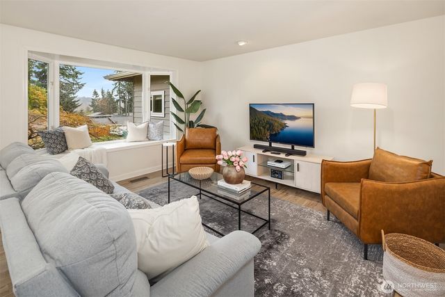 19814 10th Drive SE, Bothell, WA 98012