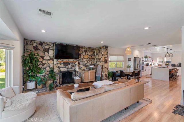5824 Compass Drive, Los Angeles, CA 90045