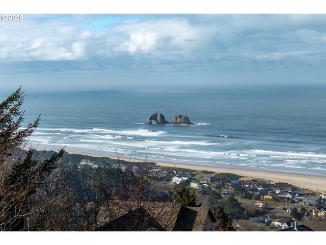 409 CREST Ter, Rockaway Beach, OR 97136