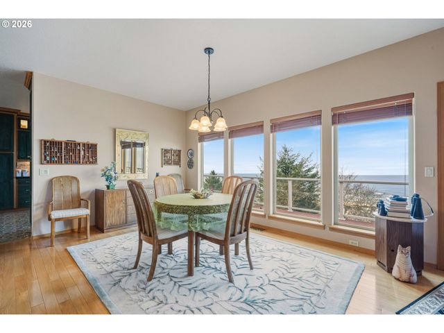 409 CREST Ter, Rockaway Beach, OR 97136