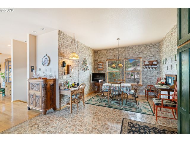409 CREST Ter, Rockaway Beach, OR 97136