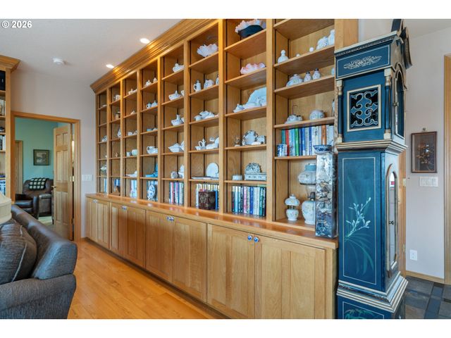 409 CREST Ter, Rockaway Beach, OR 97136